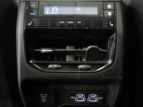 Used 2023 Jeep Grand Cherokee L Limited w/ Black Appearance Package AWD/4WD image 26