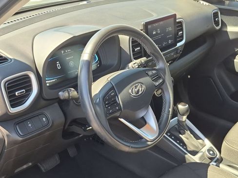 Used 2025 Hyundai Venue SEL FWD image 15