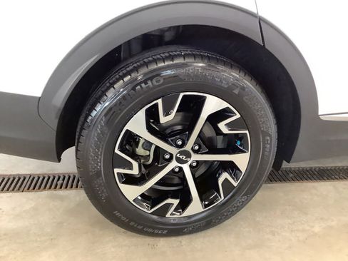 Certified 2023 Kia Sportage EX AWD/4WD image 9