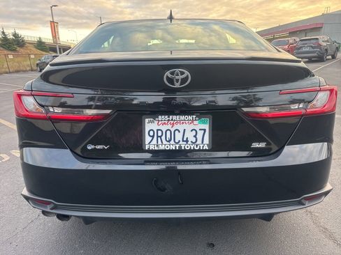 Used 2025 Toyota Camry SE w/ Convenience Package FWD image 6