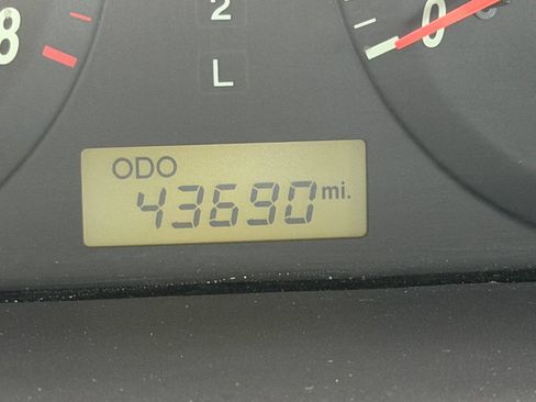 Used 2005 Hyundai Elantra GLS FWD image 7