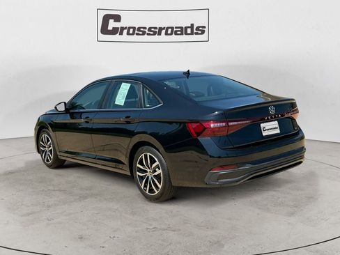 Used 2025 Volkswagen Jetta SE FWD image 3