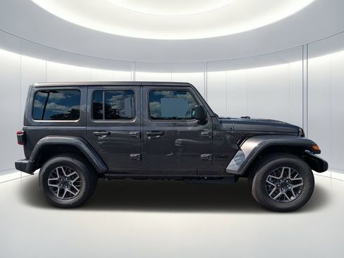 New 2026 Jeep Wrangler Unlimited Sahara AWD/4WD image 3