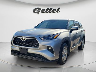 Used 2023 Toyota Highlander LE