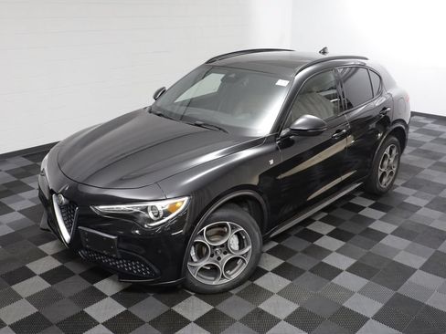 Used 2023 Alfa Romeo Stelvio Ti AWD/4WD image 2