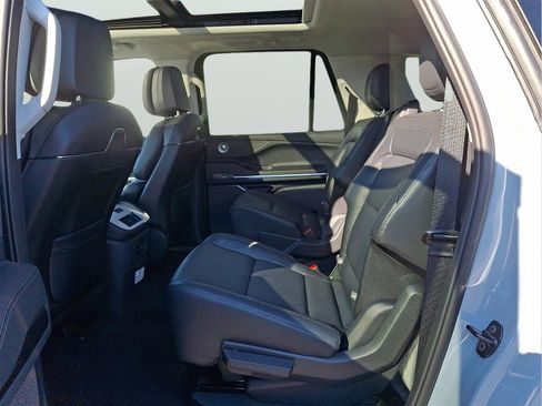 New 2025 Lincoln Navigator L Reserve image 9