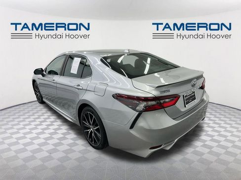 Used 2021 Toyota Camry SE image 3