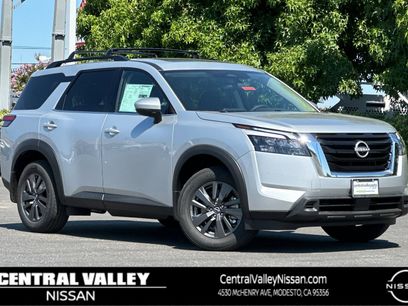 New 2025 Nissan Pathfinder SV w/ SV Premium Package