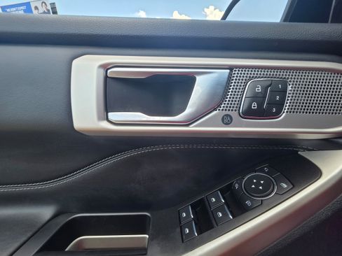 Used 2020 Ford Explorer Limited RWD image 20