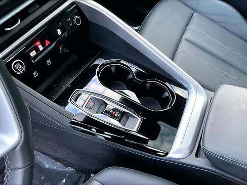 Used 2025 Audi Q5 Premium w/ Convenience Package image 18