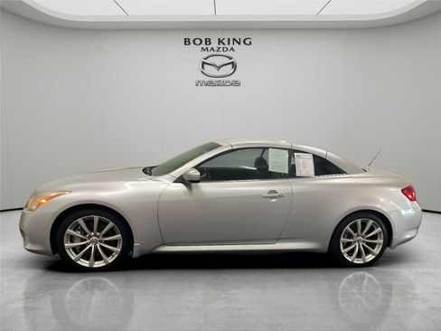Used 2010 INFINITI G37 Convertible w/ Premium Pkg RWD image 2