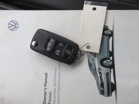 Used 2020 Volkswagen Passat 2.0T SE image 38
