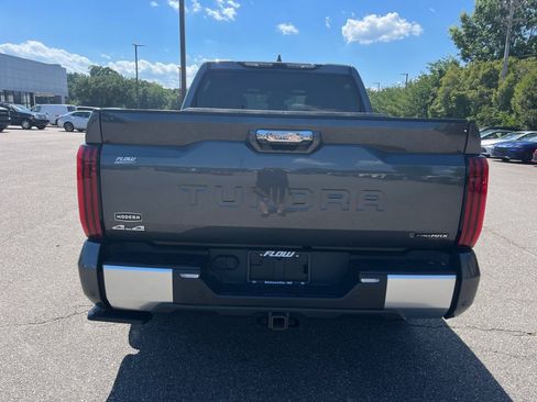 Used 2025 Toyota Tundra Limited AWD/4WD image 16