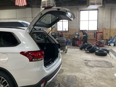 Used 2016 Mitsubishi Outlander ES image 27