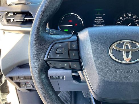 Used 2024 Toyota Sienna LE image 25
