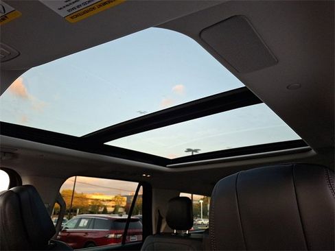 New 2025 Lincoln Navigator Reserve image 12