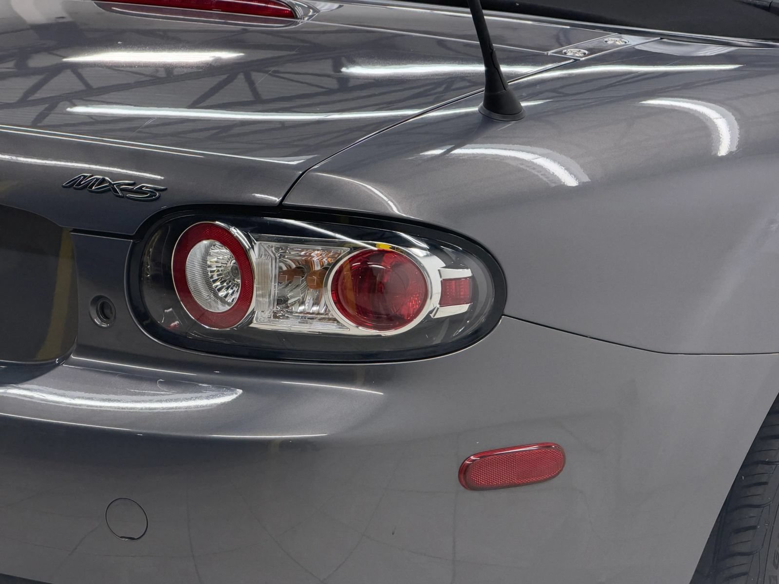 Used 2007 MAZDA MX-5 Miata Grand Touring w/ Premium Pkg RWD image 10