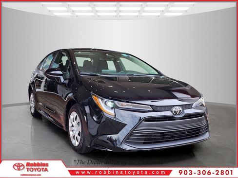 Used 2024 Toyota Corolla LE image 1