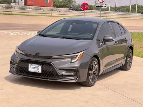 Used 2023 Toyota Corolla SE FWD image 2