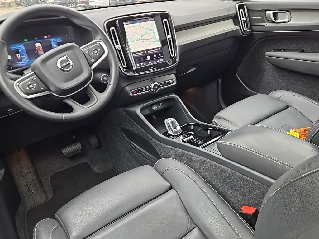 Certified 2025 Volvo XC40 B5 Ultra AWD/4WD image 14