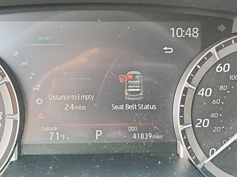 Used 2022 Toyota Highlander XLE AWD/4WD image 11