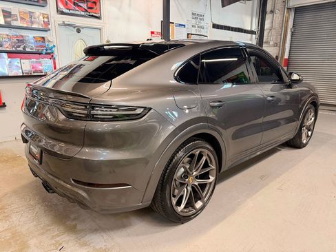 Used 2022 Porsche Cayenne GTS AWD/4WD image 5
