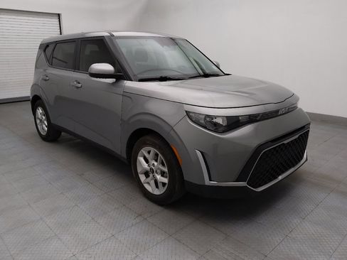 Used 2023 Kia Soul LX w/ LX Technology Package image 14