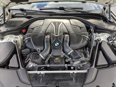 Used 2019 BMW M550i xDrive w/ Premium Package image 25