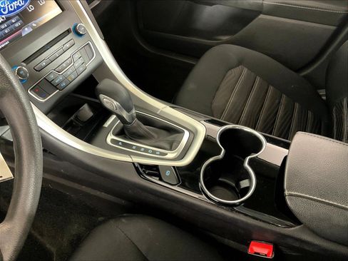 Used 2016 Ford Fusion SE FWD image 18