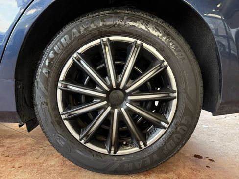 Used 2017 Toyota Camry LE image 23