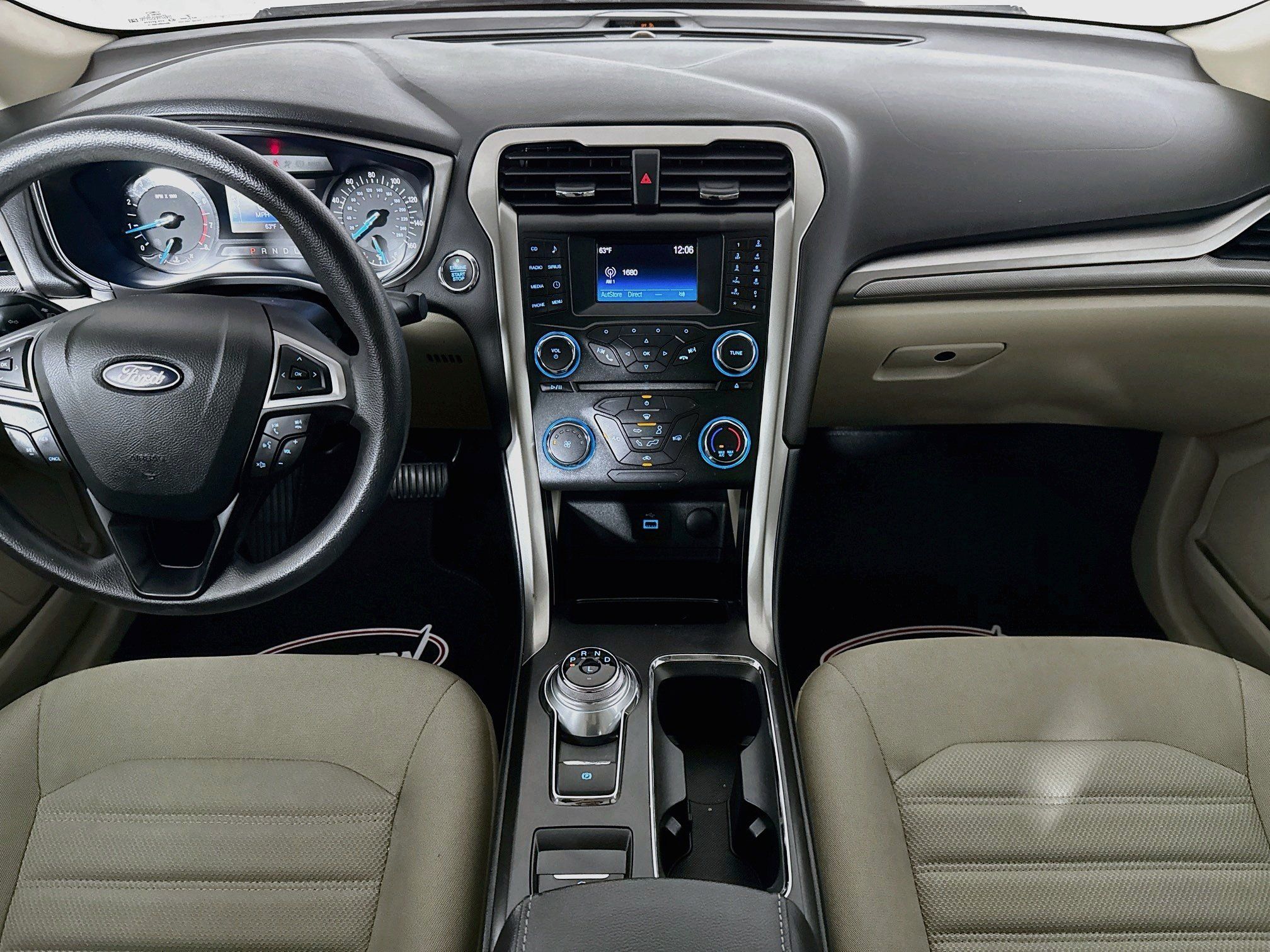 Used 2018 Ford Fusion SE FWD image 25
