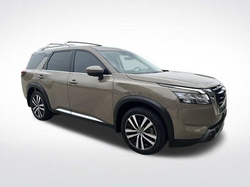 Used 2023 Nissan Pathfinder Platinum AWD/4WD image 3