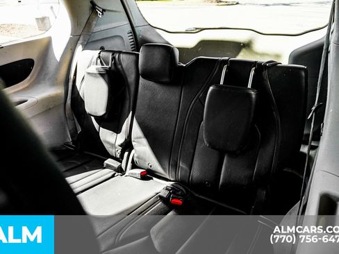 Used 2019 Chrysler Pacifica Touring-L image 23
