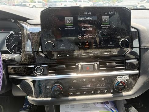 Used 2023 Nissan Pathfinder SL AWD/4WD image 10