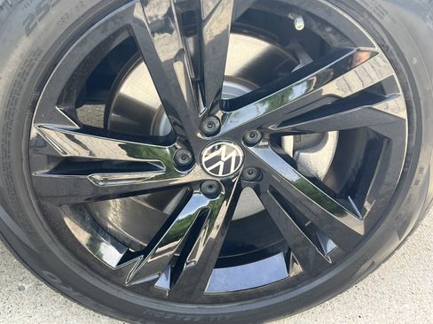Certified 2023 Volkswagen Tiguan SE R-Line FWD image 12