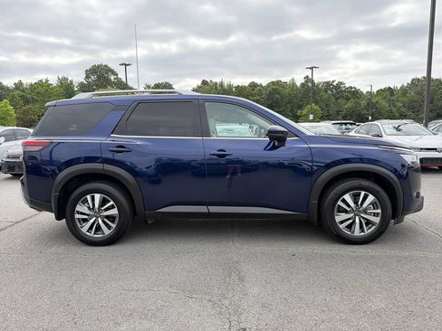Used 2022 Nissan Pathfinder SL AWD/4WD image 6