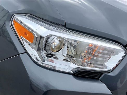 Used 2018 Toyota Tacoma SR image 26