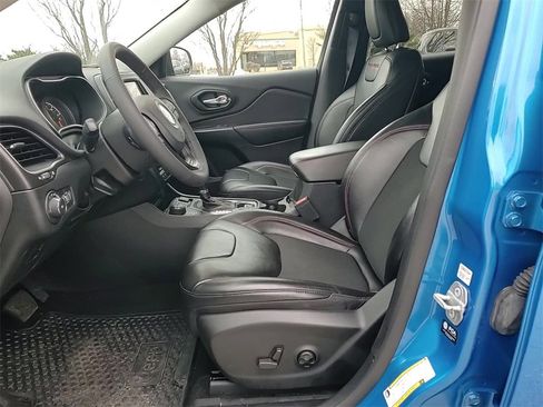 Used 2021 Jeep Cherokee Trailhawk image 12