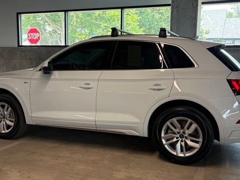 Used 2023 Audi Q5 2.0T Premium w/ Convenience Package AWD/4WD image 2