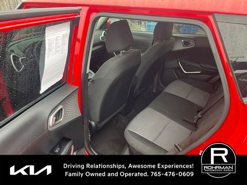 Used 2023 Kia Soul LX w/ LX Technology Package image 9