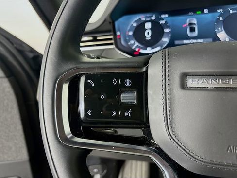Used 2025 Land Rover Range Rover Sport SE image 10