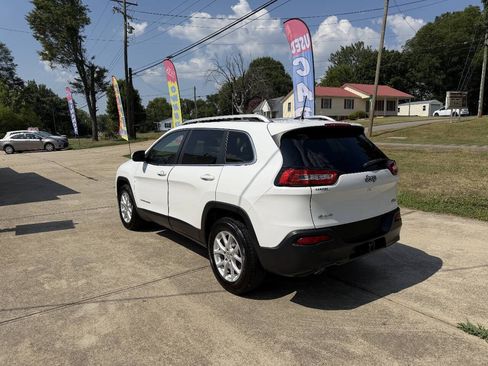 Used 2017 Jeep Cherokee Latitude w/ Comfort/Convenience Group AWD/4WD image 5