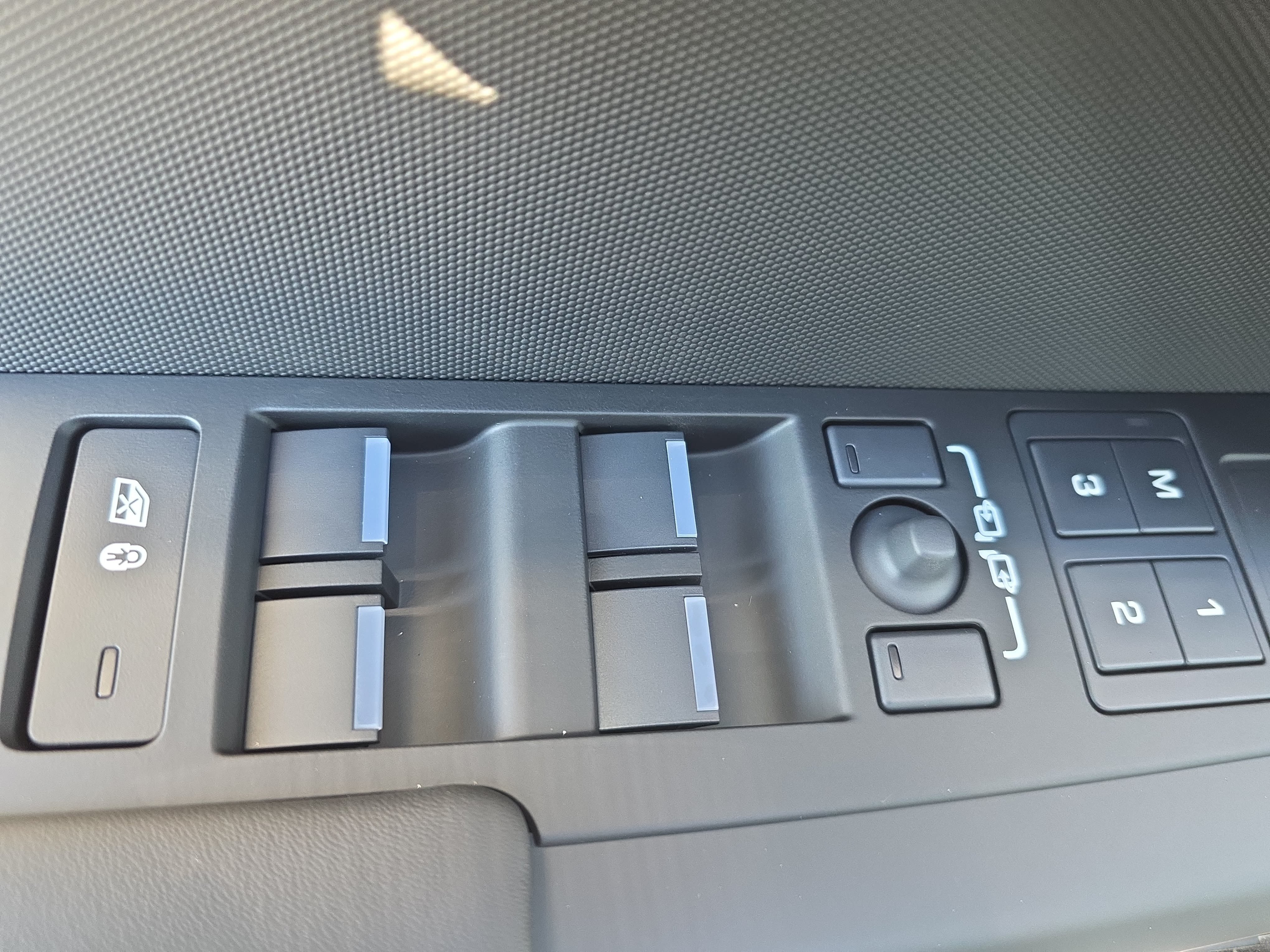 New 2026 Land Rover Defender 110 X-Dynamic SE AWD/4WD image 27