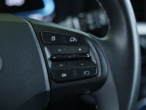 Used 2025 Hyundai Venue SEL FWD image 35