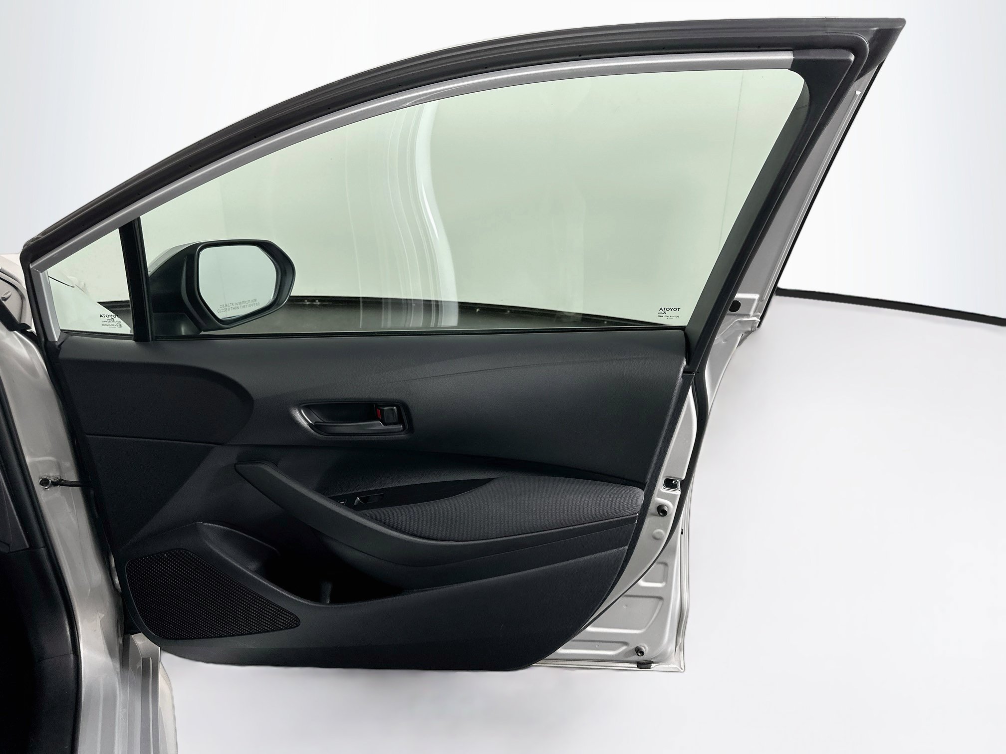 Used 2025 Toyota Corolla LE FWD image 30