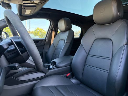 Certified 2026 Porsche Cayenne GTS AWD/4WD image 5