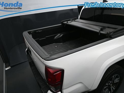 Used 2019 Toyota Tacoma TRD Sport AWD/4WD image 15