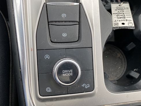 Used 2020 Ford Explorer XLT w/ Equipment Group 202A AWD/4WD image 20
