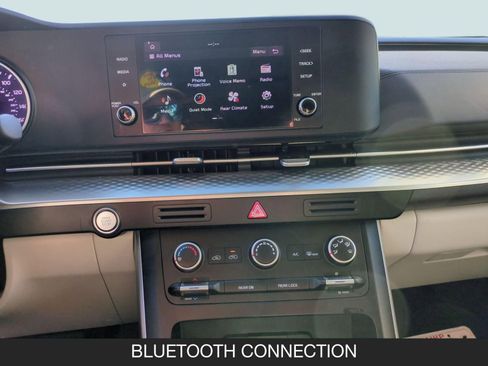 Used 2024 Kia Carnival LX image 17