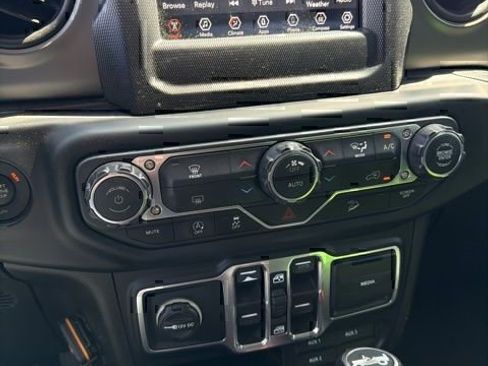 Used 2018 Jeep Wrangler Unlimited Sport S AWD/4WD image 17